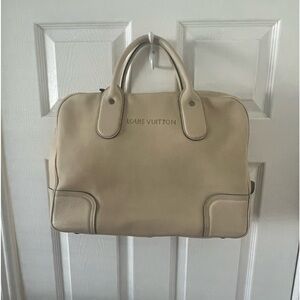 LOUIS VUITTON 
Siwa Leather Briefcase